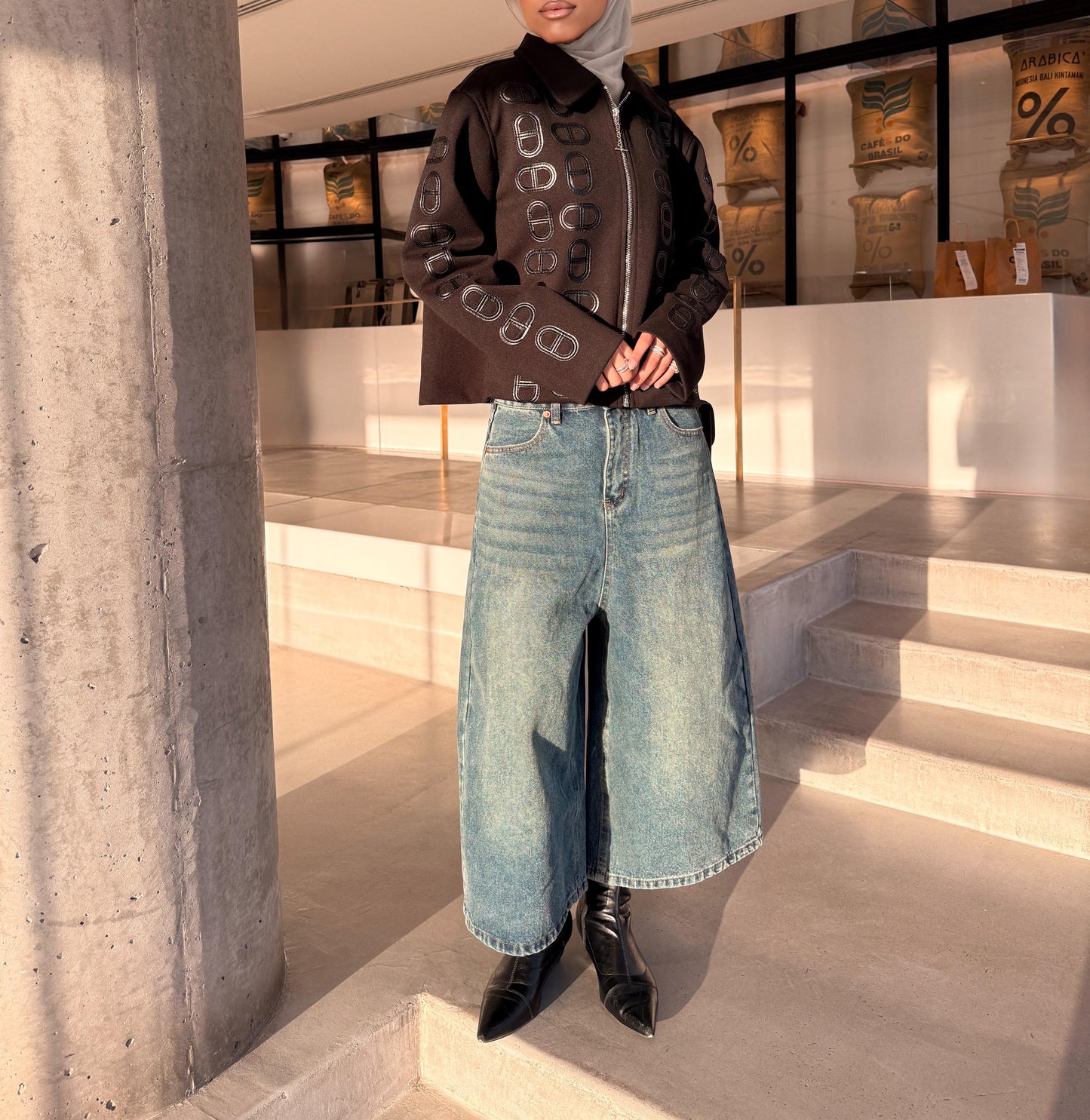 Wide-Leg Midi Jeans