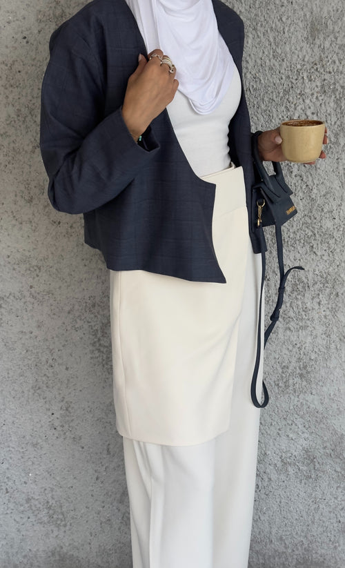 Cropped check pattern jacket 21 inches navy blue color