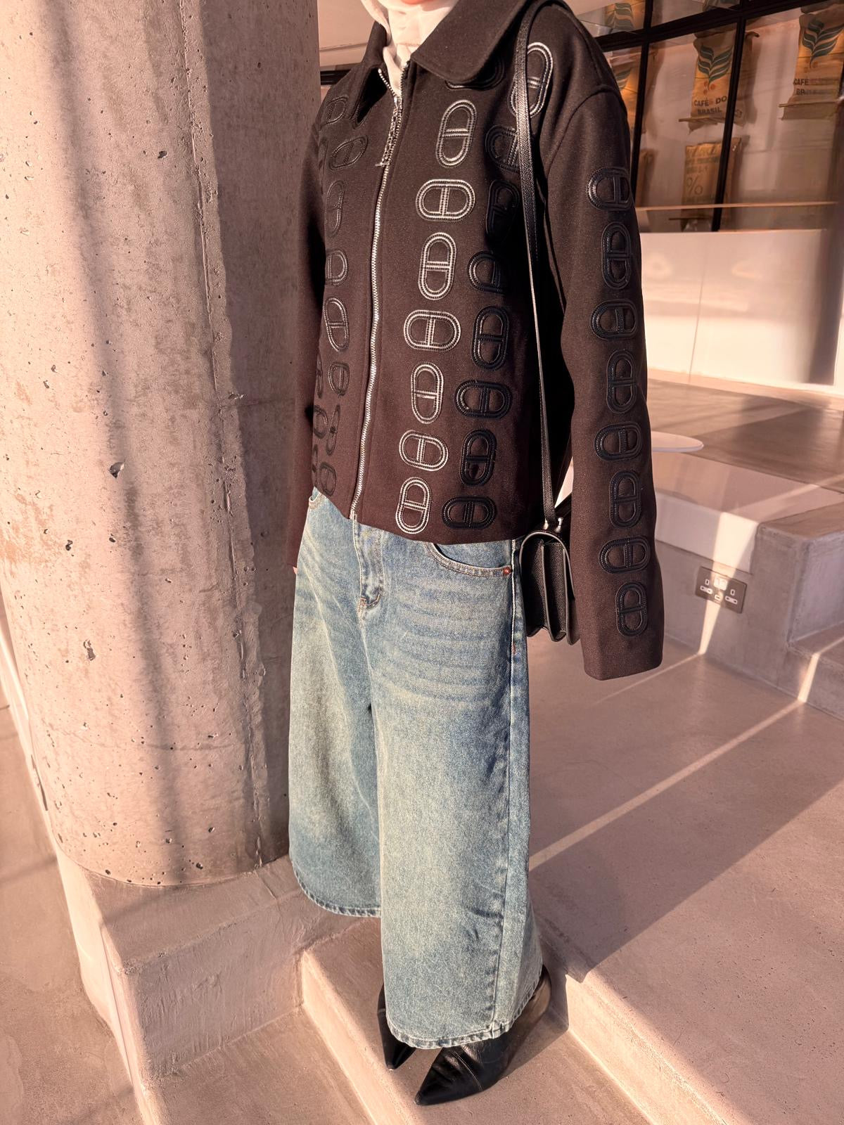 Wide-Leg Midi Jeans