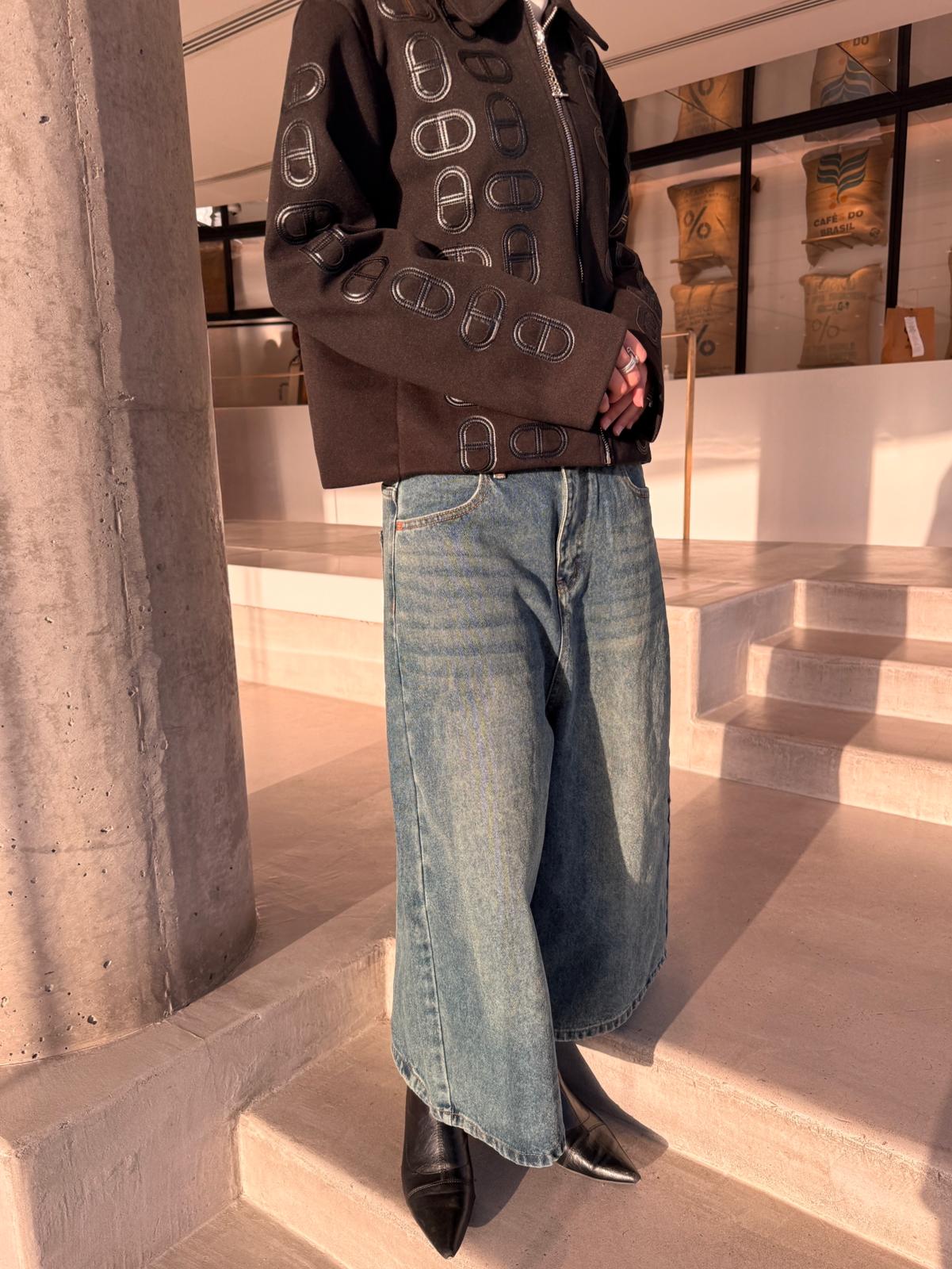 Wide-Leg Midi Jeans