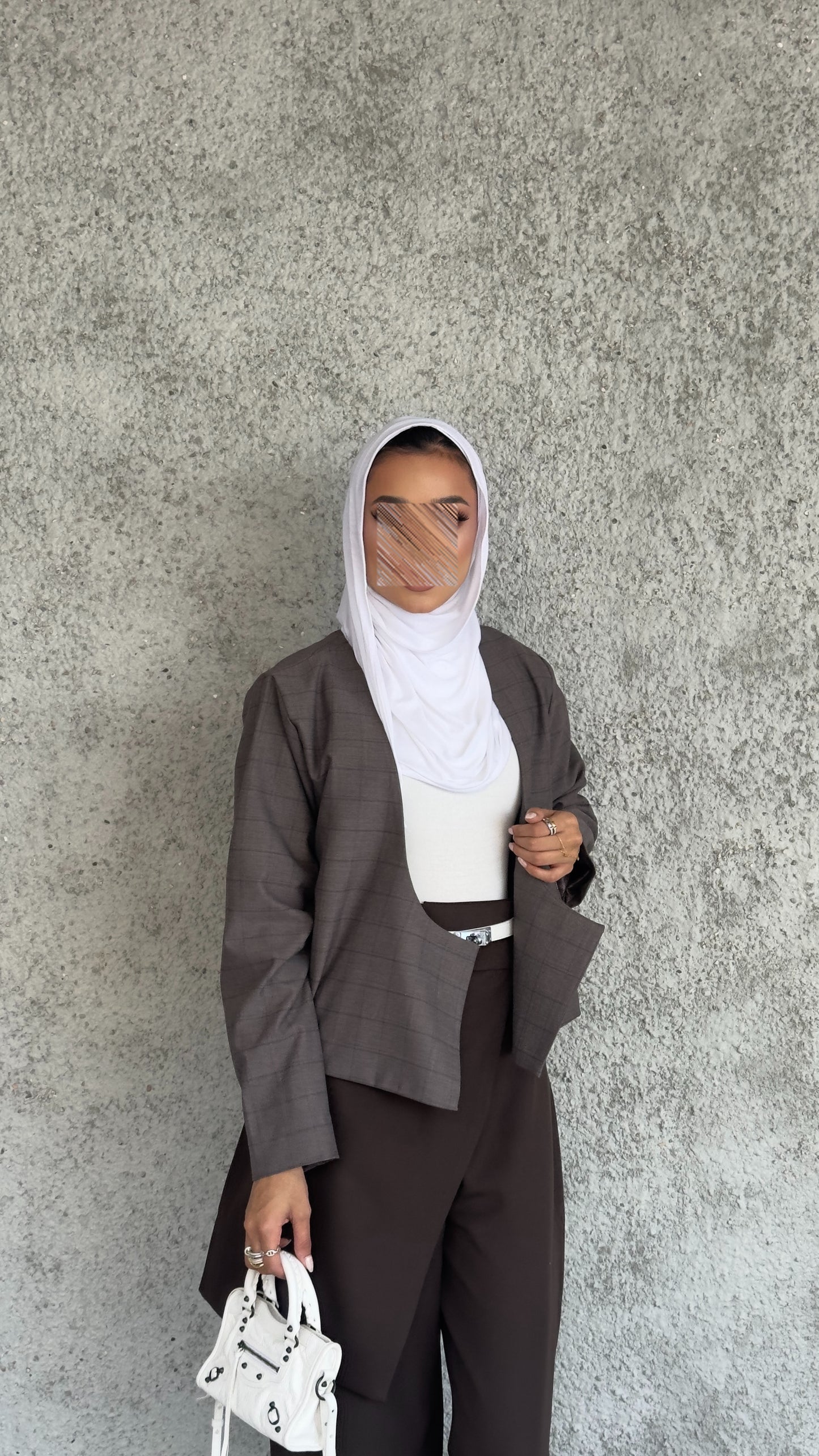 Cropped check pattern jacket 21 inches brown color