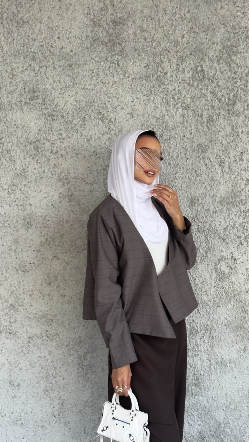 Cropped check pattern jacket 21 inches brown color