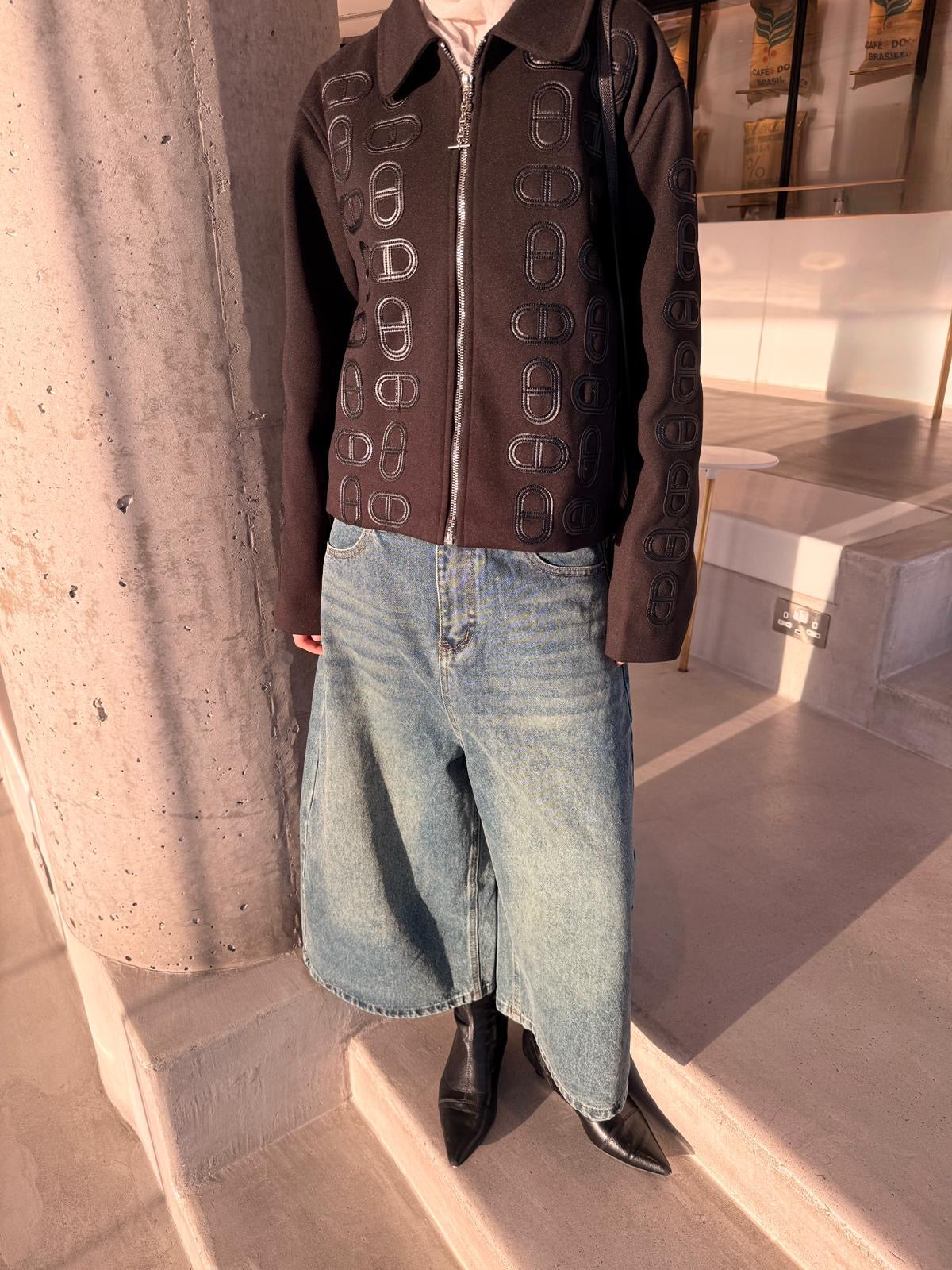 Wide-Leg Midi Jeans